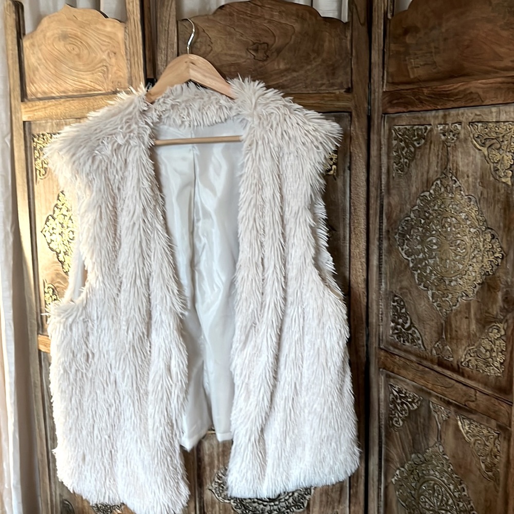 SHEIN Fuzzy vest (NWOT)